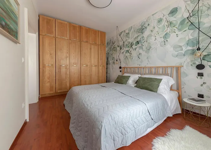 Apartma Rozeta شقة *